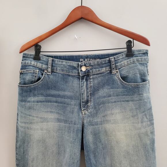 Chico's Platinum Denim Light Wash Blue Straight Jeans Size 12 - Picture 3 of 8